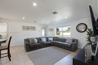 6390 Plunkett St in Hollywood, FL - Building Photo - Building Photo