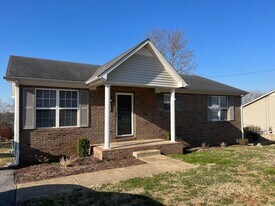 557 Plum Springs Rd in Bowling Green, KY - Building Photo