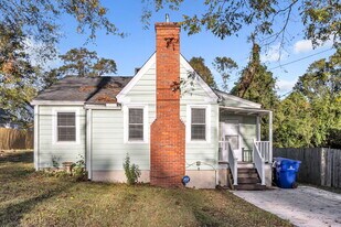 25 Celand St in Greenville, SC - Building Photo