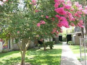 Normandy Village in Baton Rouge, LA - Building Photo - Building Photo