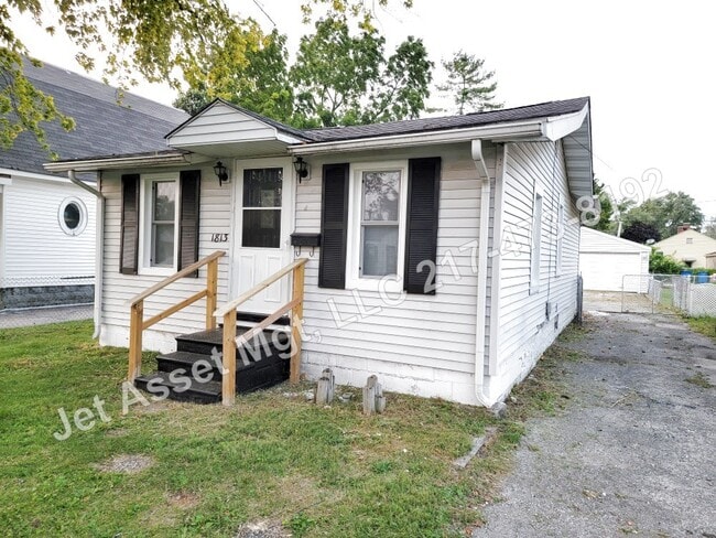 property at 1813 E Keys Ave