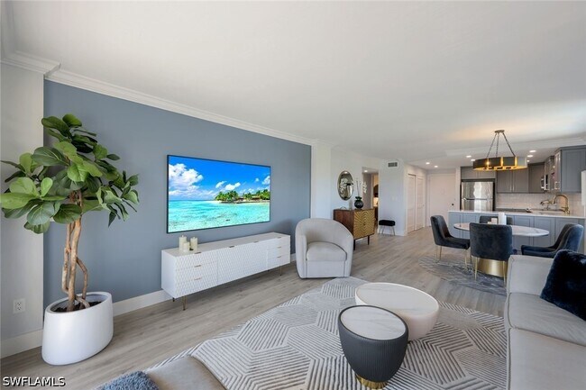 property at 2150 Gulf Shore Blvd N