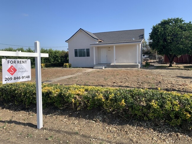 7237 Yosemite Blvd in Modesto, CA - Building Photo - Building Photo