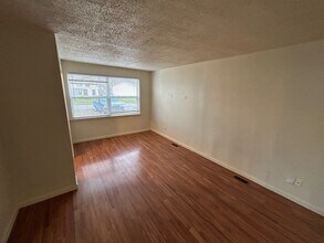 13072 High St, Unit 1 in South Rockwood, MI - Building Photo - Building Photo
