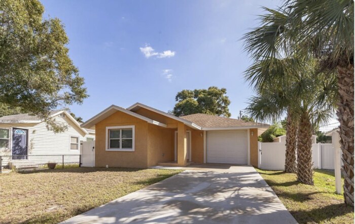 3951 42nd St N in St. Petersburg, FL - Building Photo