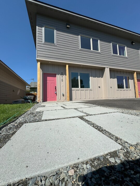 801 N 16th Ave in Yakima, WA - Foto de edificio