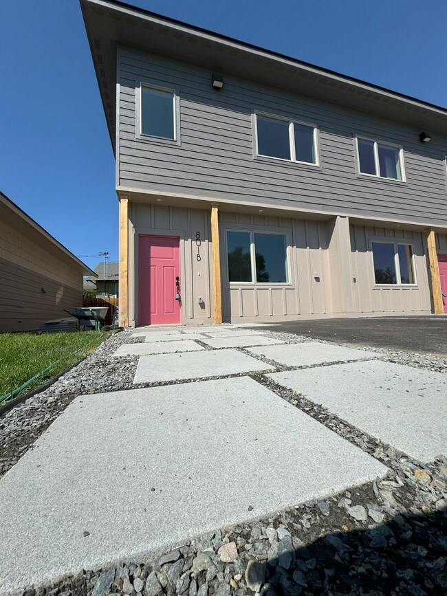 property at 801 N 16th Ave