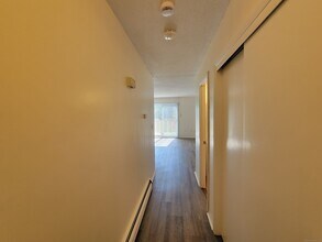 48 Sutton Pl in Bloomfield, CT - Building Photo - Building Photo