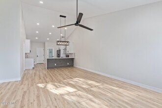 11 N Concord St in Gilbert, AZ - Building Photo - Building Photo