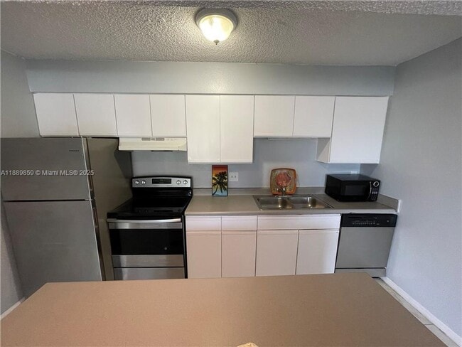 3985 W McNab Rd in Pompano Beach, FL - Foto de edificio - Building Photo