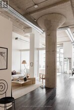 637-637 Lake Shore Blvd W in Toronto, ON - Building Photo - Building Photo