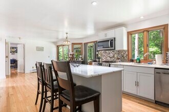258 Kelley Blvd in North Attleborough, MA - Foto de edificio - Building Photo