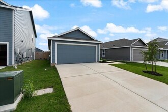 300 Twilight Breeze Wy in Hutto, TX - Building Photo - Building Photo