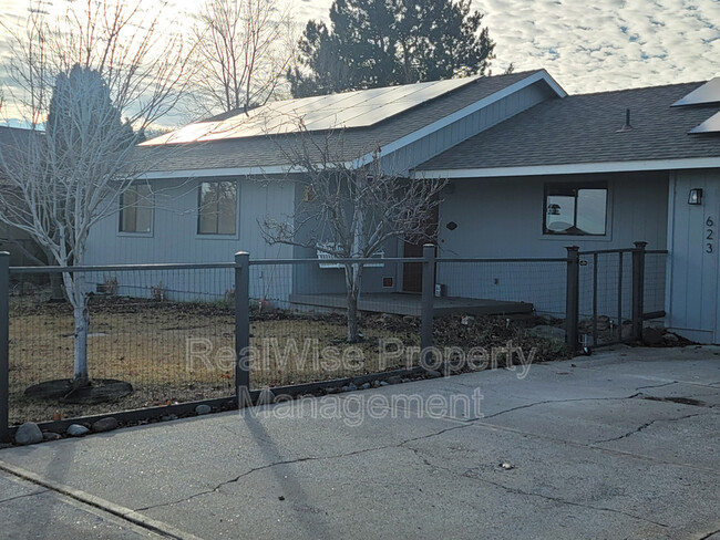 623 SW 23rd St in Redmond, OR - Building Photo - Building Photo