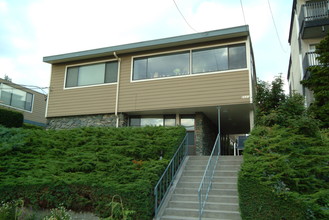 2031 43rd Ave E in Seattle, WA - Building Photo - Building Photo