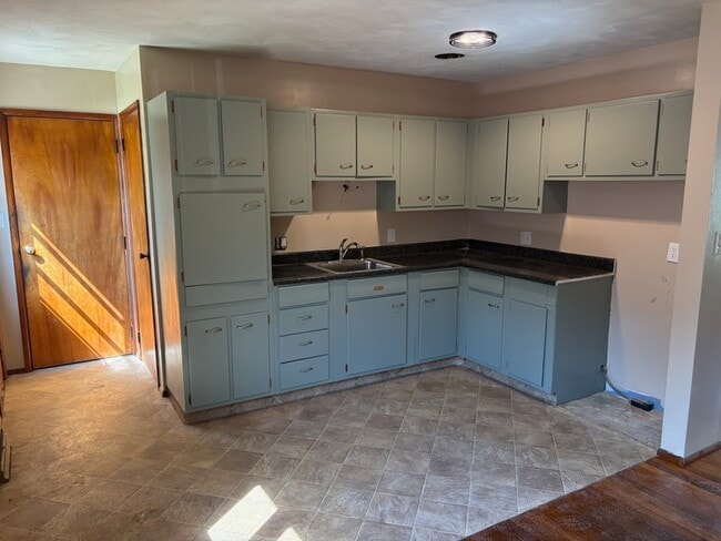 476 Laurel Woods Dr in Stow, OH - Foto de edificio - Building Photo