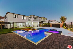 11811 Greenwood Dr in Los Angeles, CA - Building Photo