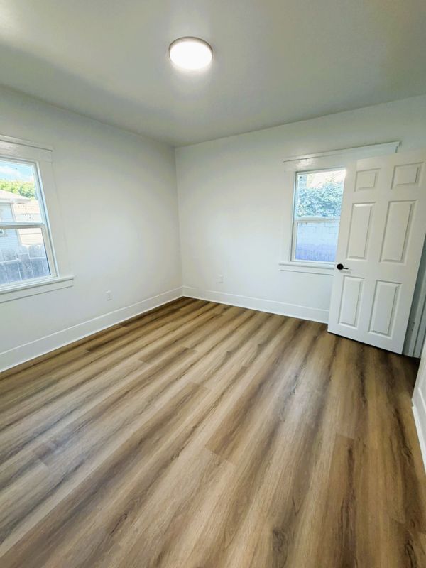 1169 E Broadway in Long Beach, CA - Foto de edificio - Building Photo