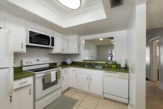 6312 Newtown Cir in Tampa, FL - Building Photo - Building Photo