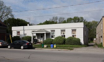 52 Prospect St in Newmarket, ON - Building Photo