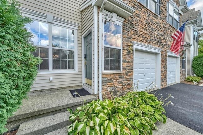 16 Gillian Ct in Monroe, NY - Building Photo - Building Photo