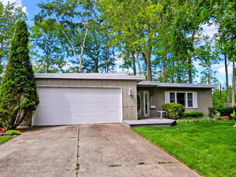 1818 Revere Pl in Lorain, OH - Building Photo