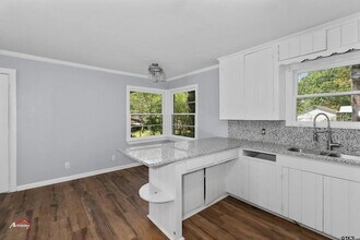 1307 Ash Ln in Kilgore, TX - Foto de edificio - Building Photo