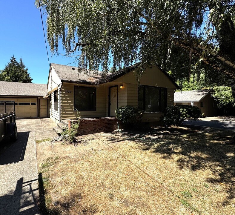 1779 Park Ave NE in Salem, OR - Building Photo