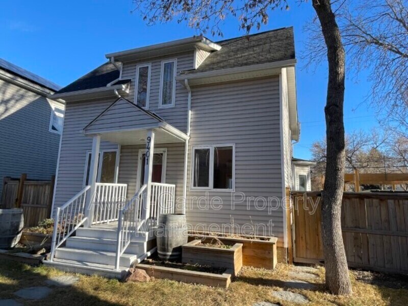 9401-9492 92 St NW in Edmonton, AB - Building Photo
