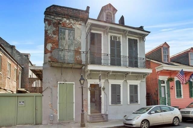 property at 932 Bourbon St