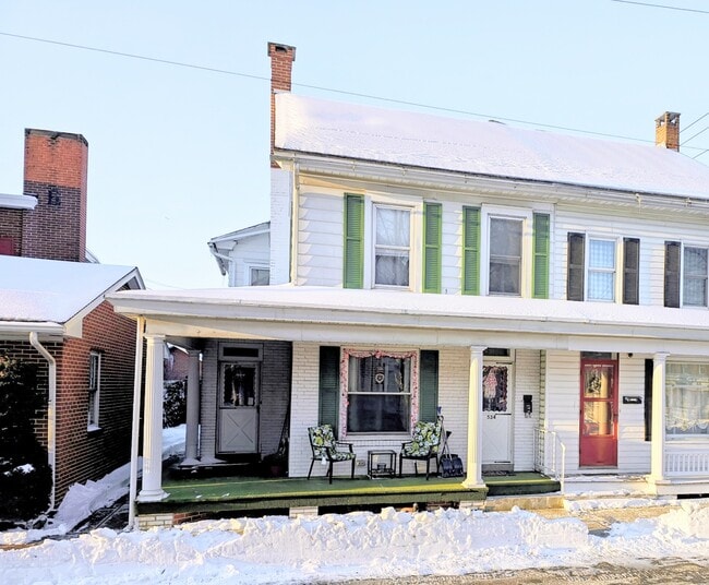 534 Walnut St, Unit Apt 2 in Denver, PA - Building Photo - Building Photo