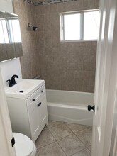 1032 N Croft Ave in Los Angeles, CA - Building Photo - Building Photo