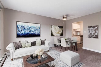 Glengrove Manor in Calgary, AB - Building Photo - Building Photo