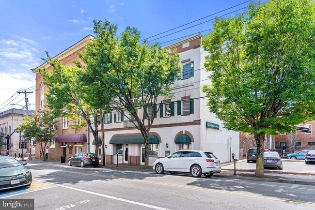 7 W Piccadilly St in Winchester, VA - Building Photo - Building Photo