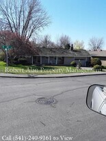 3302 SW Jay Ave in Pendleton, OR - Building Photo