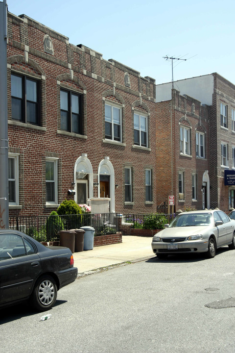 1977 61st St in Brooklyn, NY - Building Photo