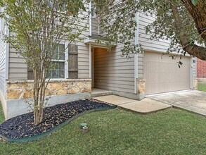 1826 Strawhouse Way in San Antonio, TX - Building Photo - Building Photo