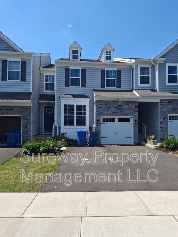 2503 Charleston Dr in Monroe Township, NJ - Building Photo - Building Photo