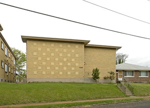 Woodbury Manor in St. Louis, MO - Building Photo - Building Photo