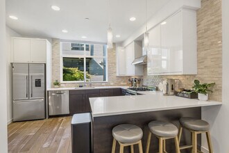 722 3rd Ave N in Seattle, WA - Foto de edificio - Building Photo