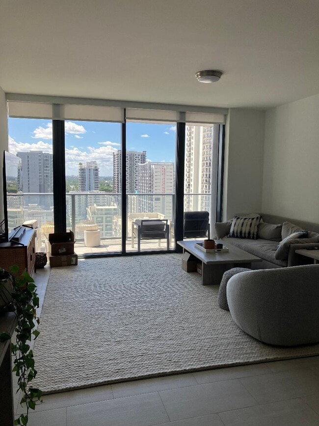 1000 Brickell Plz, Unit 2108 in Miami, FL - Building Photo - Building Photo
