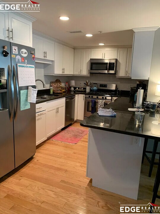 2021 Commonwealth Ave in Boston, MA - Building Photo