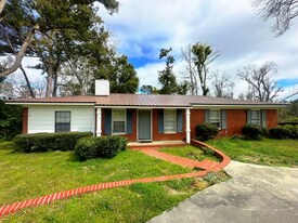 607 Parker Mathis Dr in Valdosta, GA - Building Photo