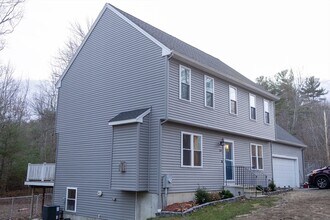 129 Quinapoxet St in Holden, MA - Foto de edificio - Building Photo