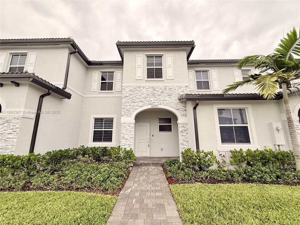 16243 SW 292nd St in Homestead, FL - Building Photo