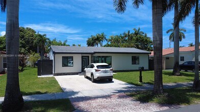 907 NE 3rd St in Hallandale Beach, FL - Building Photo - Building Photo