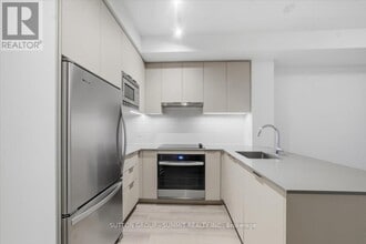 3071 Trafalgar Rd in Oakville, ON - Building Photo - Building Photo