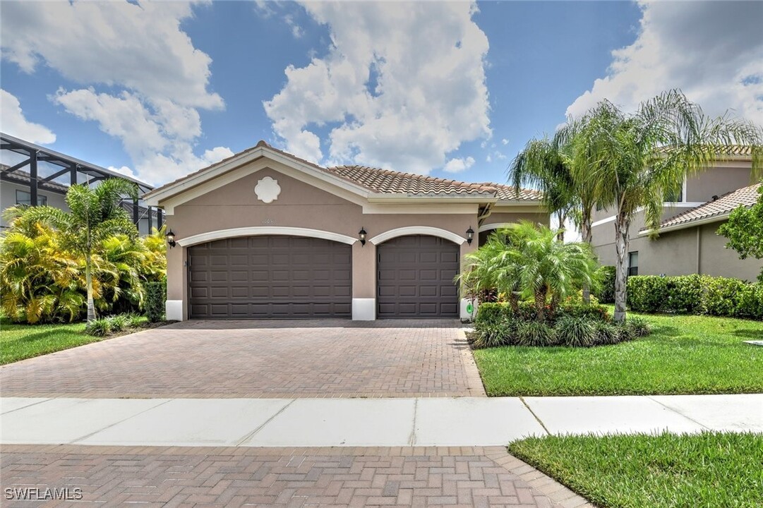 10051 Spice Bush Ln in Ft. Myers, FL - Building Photo