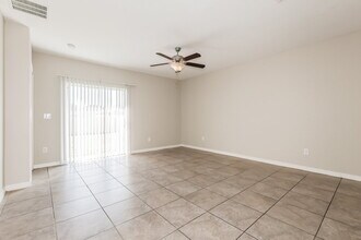 6807 Blue Moon Wy in Ruskin, FL - Foto de edificio - Building Photo