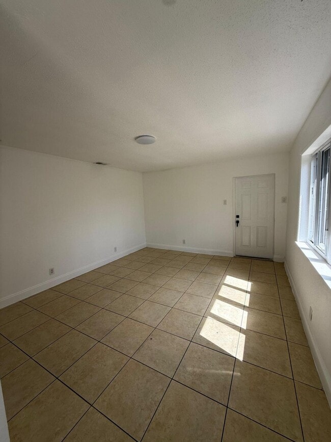 6230 NW 18th Ct in Sunrise, FL - Building Photo - Building Photo